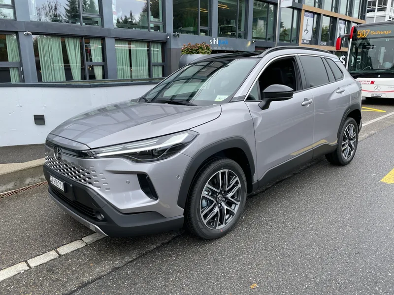 Toyota Corolla Cross, colore Grau