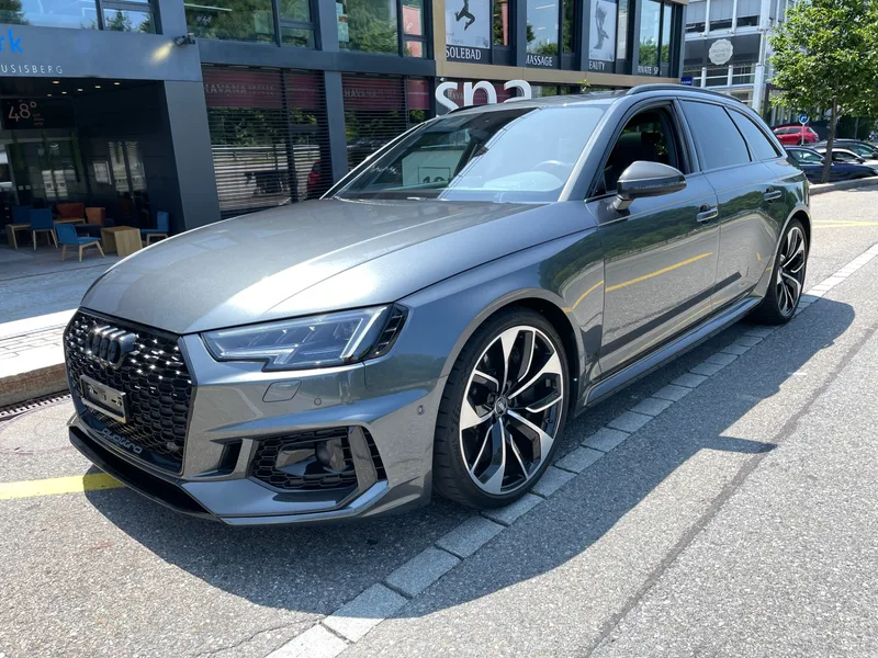 Audi RS4 Avant, colore Grau