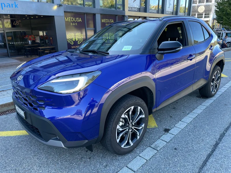 Toyota Yaris Cross, colore Blau