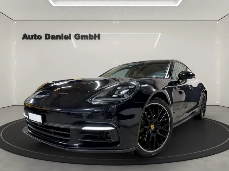 Porsche Panamera, colore Schwarz