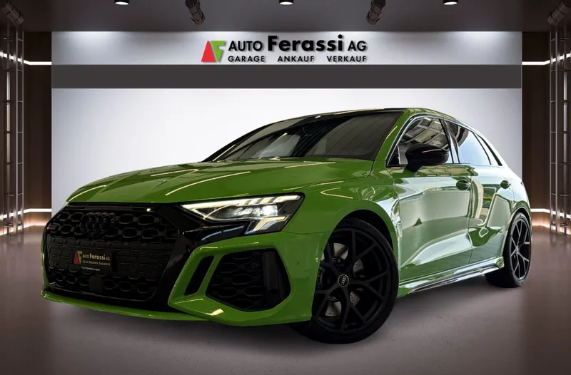 Audi RS3 Sportback, colore Grün