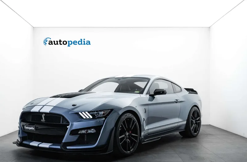 Ford Mustang in Weiss