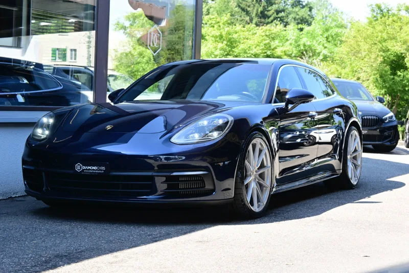 Porsche Panamera Sport Turismo, colore Blau