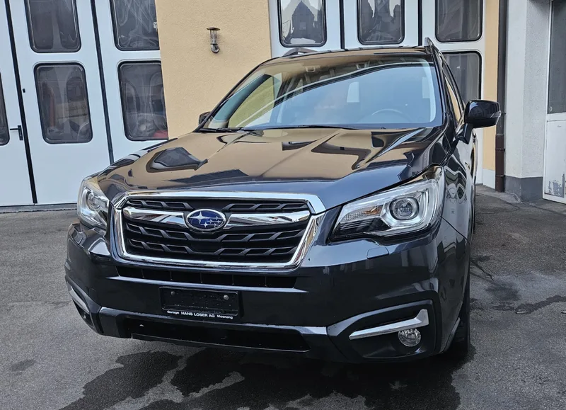 Subaru Forester in Grau