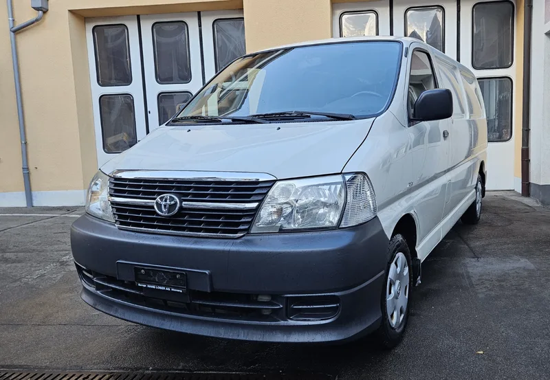 Toyota Hiace in Weiss
