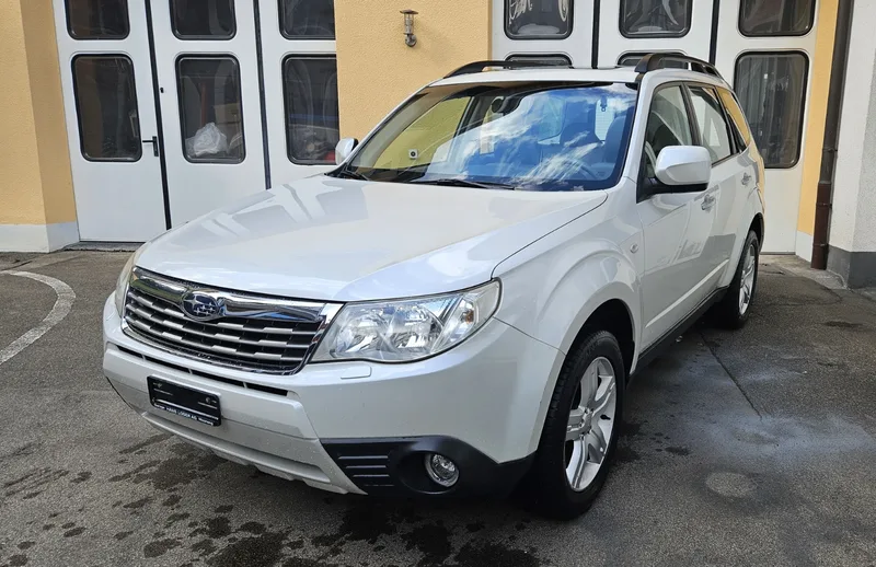Subaru Forester in Weiss